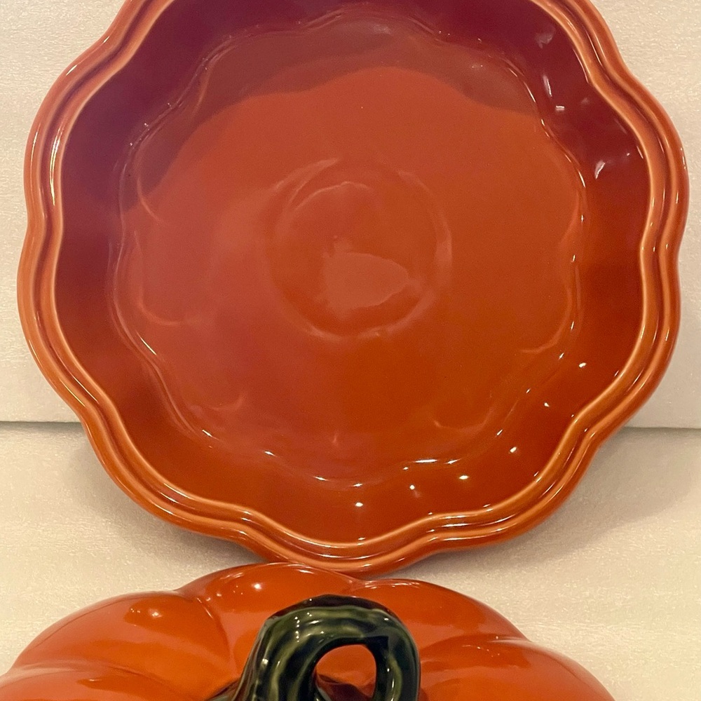 Bake Dish Celebrate It Pumpkin Dish w/Cover Oven, Dishwasher, Microwave Safe - Picture 4 of 7